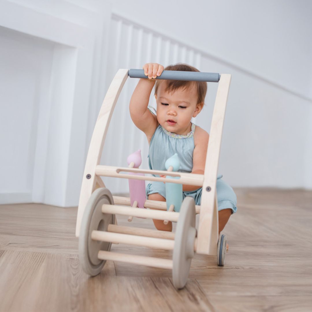 Baby learning to walk with the PlanToys Woodpecker Walker