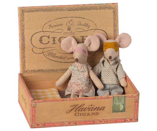Mom & Dad Mice in Cigarbox