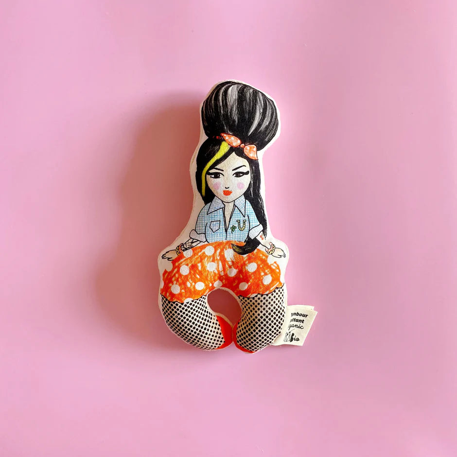 Amy Winehouse Rattle